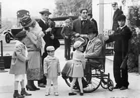 Robert De Niro, Mario Cotone, and Francesca De Sapio in The Godfather Part II (1974)