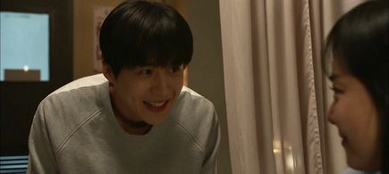 Moon Geun-young and Kim Seon-Ho in Catch the Ghost (2019)