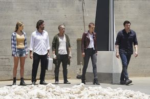 Henry Ian Cusick, Ken Leung, Anson Mount, Serinda Swan, and Isabelle Cornish in Inhumans (2017)