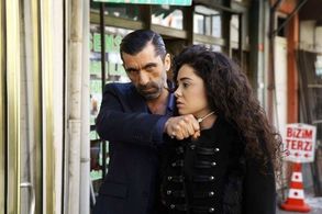 Erdal Yildiz and Duygu Yetis in Uçurum (2012)