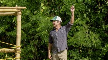 Jeff Probst in Survivor (2000)