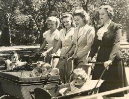 Lola Lane, Priscilla Lane, Rosemary Lane, and Gale Page in Four Mothers (1941)