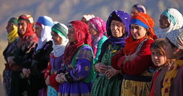 Meral Çetinkaya and Büsra Pekin in The Miracle (2015)