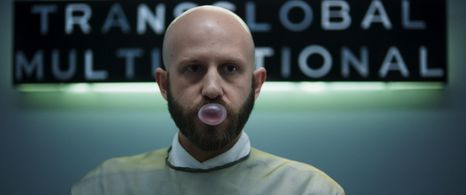 Roger Wasserman in El Método (2023)