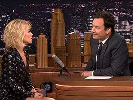 Jimmy Fallon and Kelly Ripa in The Tonight Show Starring Jimmy Fallon (2014)