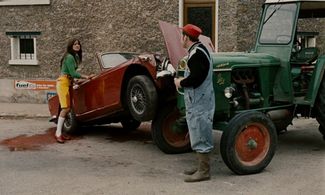 Juliet Berto and Georges Staquet in Weekend (1967)