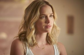 Elizabeth Lail in You (2018)