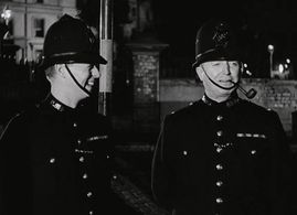 Jimmy Hanley and Jack Warner in The Blue Lamp (1950)