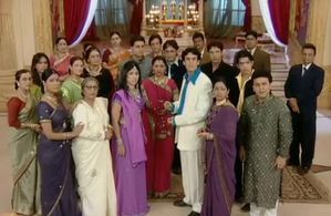 Sachin Sharma, Ali Asgar, Sakshi Tanwar, Lily Patel, and Nayan Bhatt in Kahaani Ghar Ghar Kii: Episode #1.881 (2005)