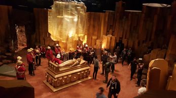 Bayo Gbadamosi on set of Doctor Who (Season 10 Ep 9) - Empress of Mars