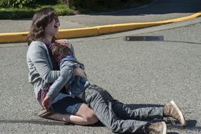 Lisa Coronado and Hunter Sanchez in Twin Peaks (2017)