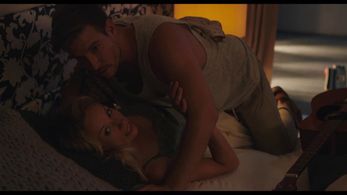 Petra Hrebícková and Vladimír Polívka in Mothers (2021)