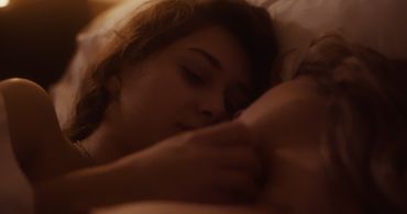 Anna Alfieri and Agathe Ferré in Borderline (2021)