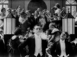 Curt Goetz and Ossi Oswalda in I Don't Want to Be a Man (1918)