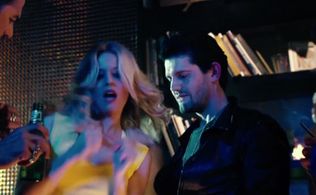 Elizabeth Banks and David Bortolucci in Walk of Shame (2014)