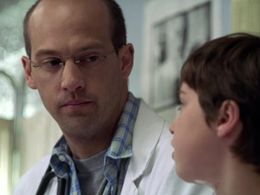 Anthony Edwards and Eli Russell Linnetz in ER (1994)
