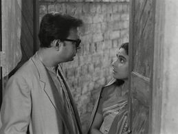 Anil Chatterjee and Madhavi Mukherjee in The Big City (1963)