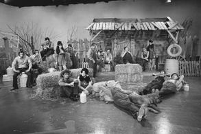 Archie Campbell, Jim Hager, Jon Hager, Grandpa Jones, Lulu Roman, Junior Samples, Stringbean, Gordie Tapp, Lisa Todd, an