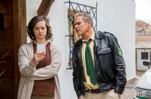 Christian Tramitz and Christin Balogh in Hubert ohne Staller: Harte Landung (2022)