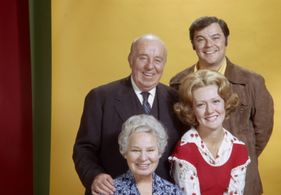 Warren Berlinger, Shirley Booth, Marian Mercer, and J. Pat O'Malley in A Touch of Grace (1973)