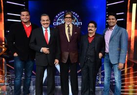 Amitabh Bachchan, Dinesh Phadnis, and Dayanand Shetty in Kaun Banega Crorepati? (2000)