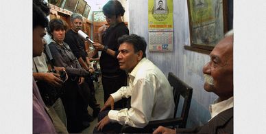 Tareque Masud and Proshoon Rahmaan in Naroshundor (2009)