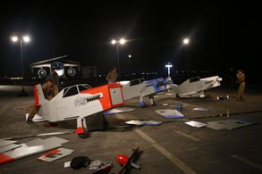 Jen Hudak, Jessica Graf, and Henry Zhang in The Amazing Race (2001)