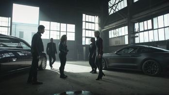 Sean Pertwee, Jessica Lucas, Erin Richards, David Mazouz, and Camren Bicondova in Gotham (2014)