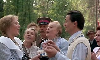 Nina Arkhipova, Alla Kazanskaya, Svetlana Kryuchkova, Oleg Menshikov, and Nikita Mikhalkov in Burnt by the Sun (1994)