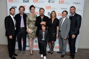 Liev Schreiber, Tobey Maguire, Edward Zwick, Gail Katz, Peter Sarsgaard, Michael Stuhlbarg, Robin Weigert, and Aiden Lov