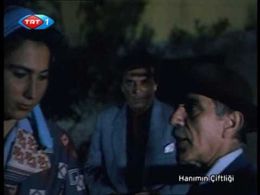 Aydemir Akbas and Efgan Efekan in Hanimin Çiftligi (1990)