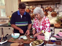 Paula Deen and Jamie Deen in Paula's Best Dishes (2008)