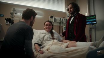 Matt Czuchry, Daryn Kahn, and Ceci Fernandez in The Resident (2018)