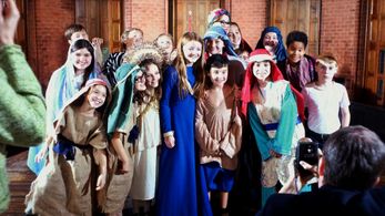 Molly Ringwald, Quinn McColgan, Siobhan Cohen, and Wyatt Ralff in Wishin' and Hopin' (2014)