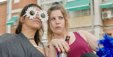 Carolina Yuste and Ángela Cervantes in Chavalas (2021)