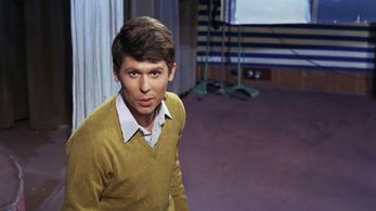 Raphael in Cuando tú no estás (1966)