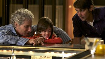 Scott McGehee, David Siegel, and Onata Aprile in What Maisie Knew (2012)