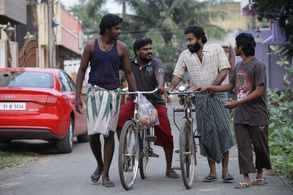 Murugadass, Dinesh, and Raj Pradeesh in Visaaranai (2015)