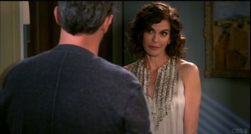 Teri Hatcher and Matthew Perry in The Odd Couple (2015)