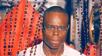 Reggie Currelley as Sydney in 