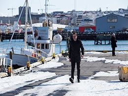 Björn Hlynur Haraldsson in Trapped (2015)