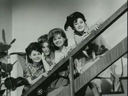 Gülseren Esen, Fatma Girik, Nur Insel, and Türkan Soray in The Sugar Almonds (1963)