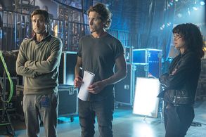 Carla Gugino, Luke Wilson, and Tanc Sade in Roadies (2016)