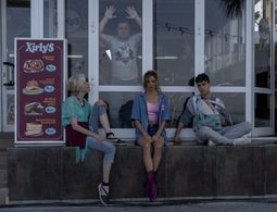 Secun de la Rosa, Susi Sánchez, María Hervás, and Àlex Monner in The Cover (2021)