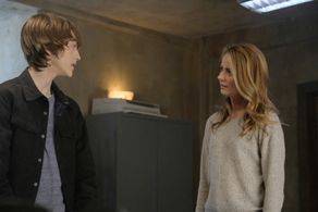 Amy Acker and Percy Hynes White in The Gifted (2017)