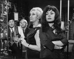 Muhterem Nur, Senih Orkan, Vahi Öz, and Mualla Sürer in Çapkinlar krali (1965)