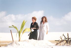Fernanda Montenegro and Fernanda Torres in House of Sand (2005)