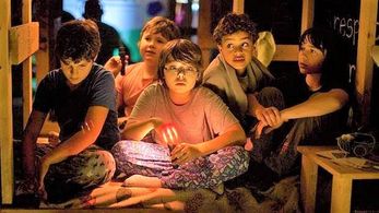 Nicholas Bode with cast in Bunks