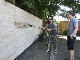 Tarek El Moussa and Jesse Escalera in Flip or Flop (2013)