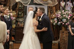 Tim Allen, Bill Engvall, Jordan Masterson, Molly Ephraim, and Christoph Sanders in Last Man Standing (2011)